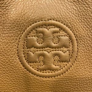 Camel brown leather Tory Burch bag with gold chain